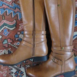 Izer Natural tall flat heeled light brown leather boots, size 8M nwot